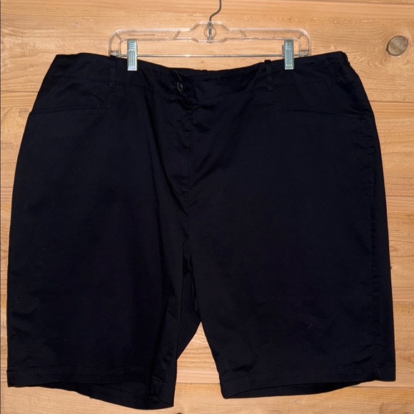 Talbots Black Women's Shorts Perfect Short size 26W - Picture 1 of 11